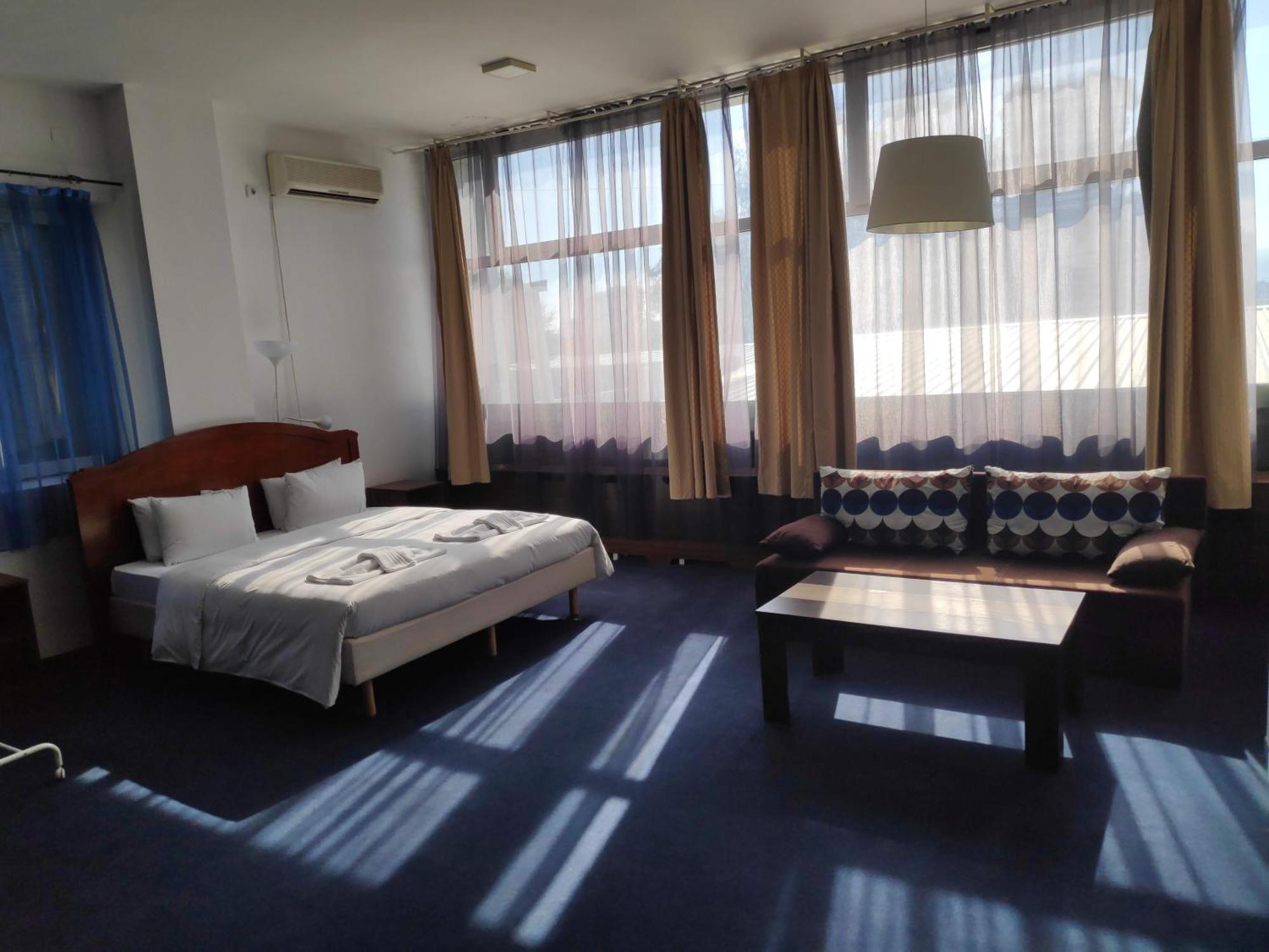 Hostel Log Inn Skopje Exteriér fotografie